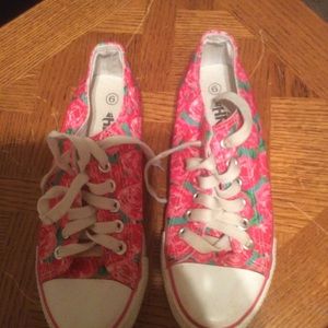 Size 9 HR floral print sneakers